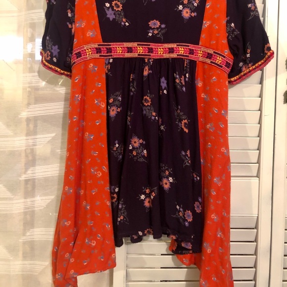 Floral Embroidered Tunic Shirt - Picture 7 of 7